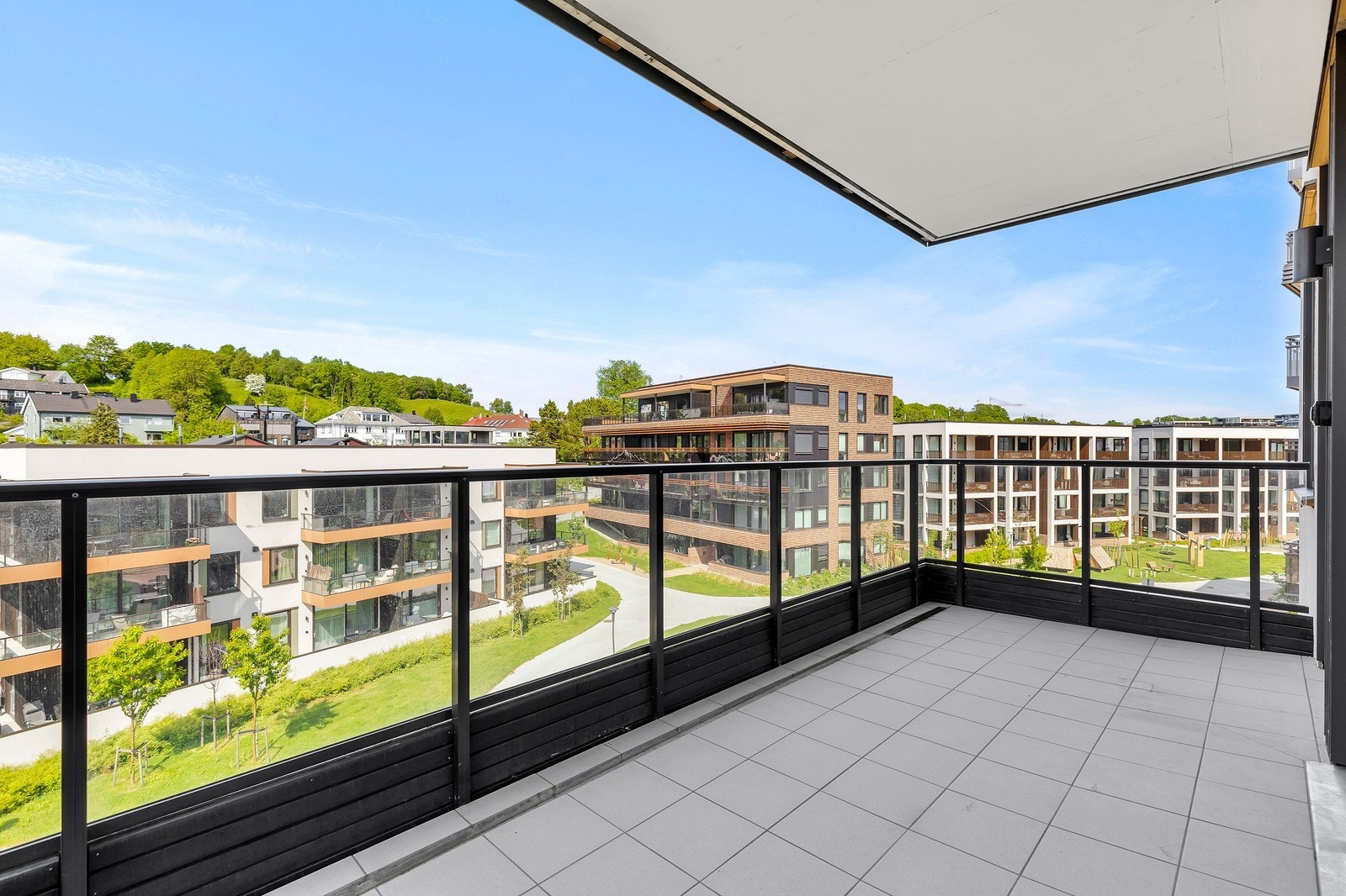 Flott utiskt fra en stor, privat balkong på 10 kvm. Galleribilde