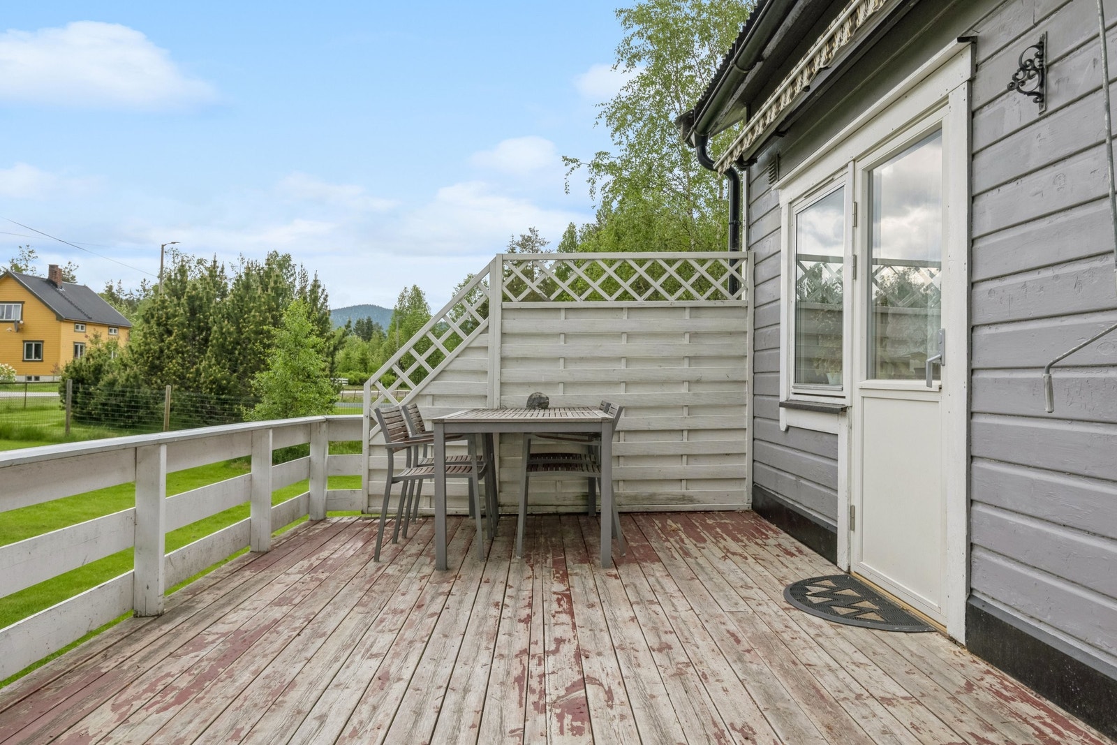 Utgang fra kjøkken til terrasse Galleribilde