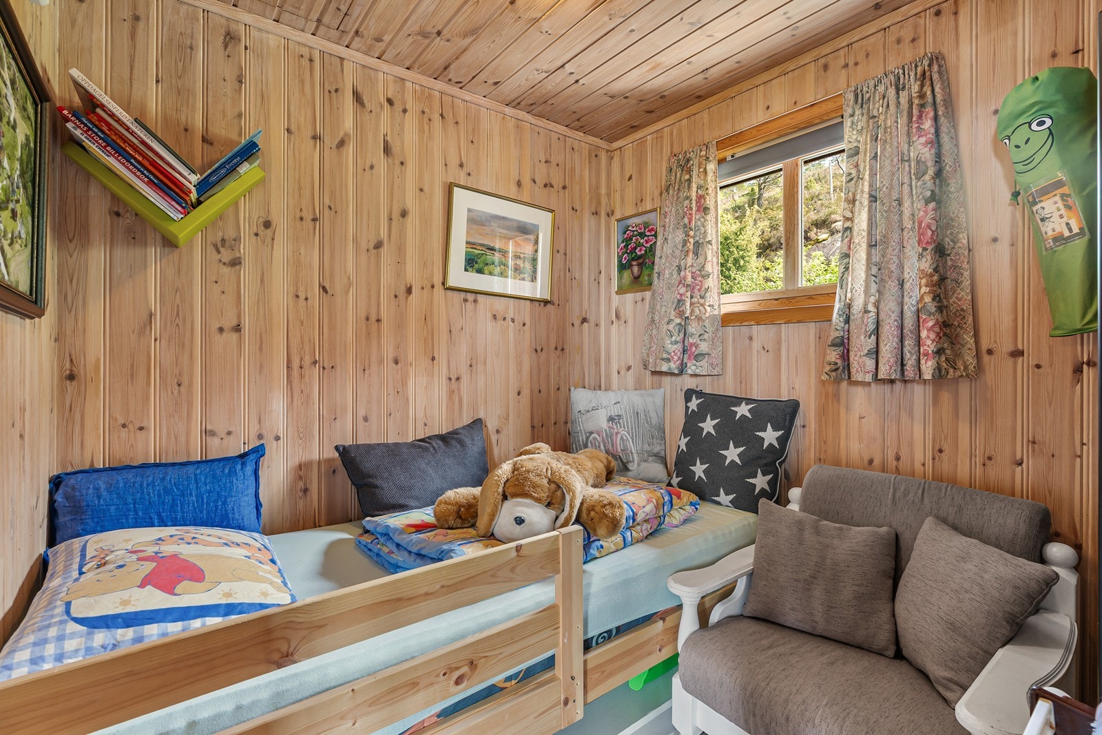 Bod som i dag er innredet og benyttet som soverom (ikke godkjent til varig opphold) Galleribilde