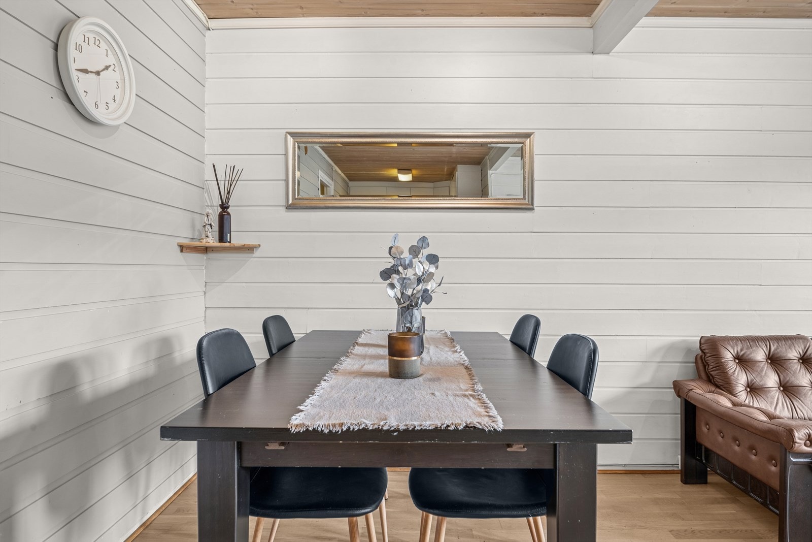 Spisegruppen tar plass i egen sone og innbyr til sosiale og hyggelige måltider. Galleribilde