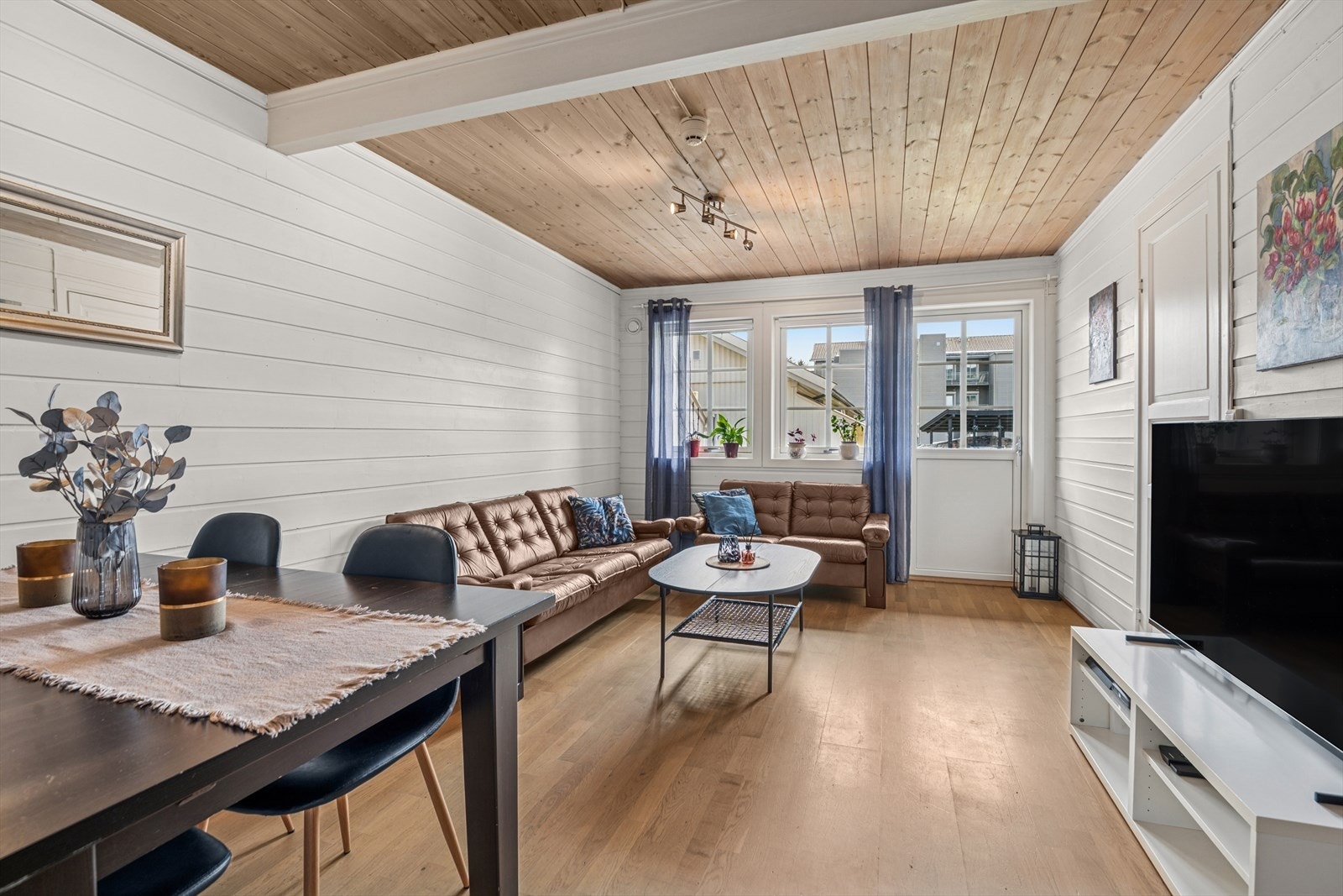 Gode vindusflater sørger for at rommet får godt med naturlig lys. Galleribilde