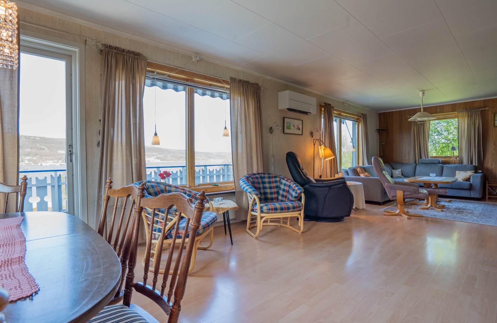 Stuen med flott utsikt mot fjorden Galleribilde