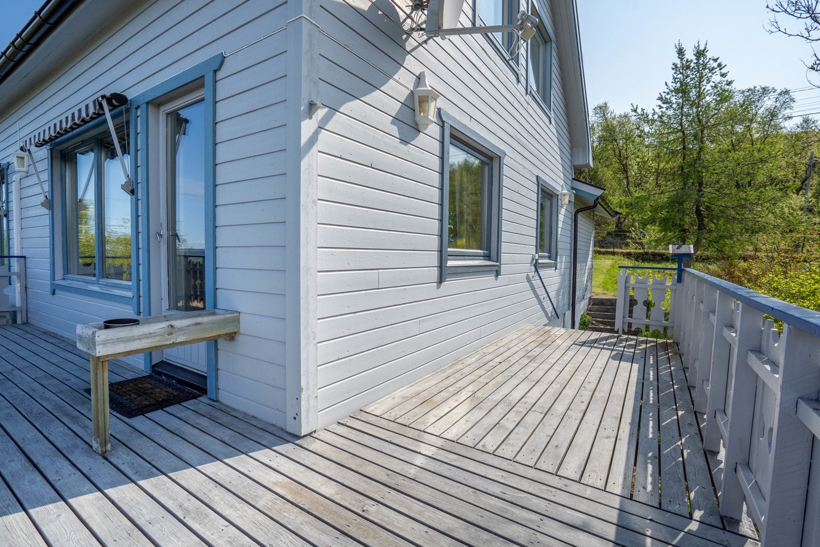 Veranda med negang til hagen Galleribilde