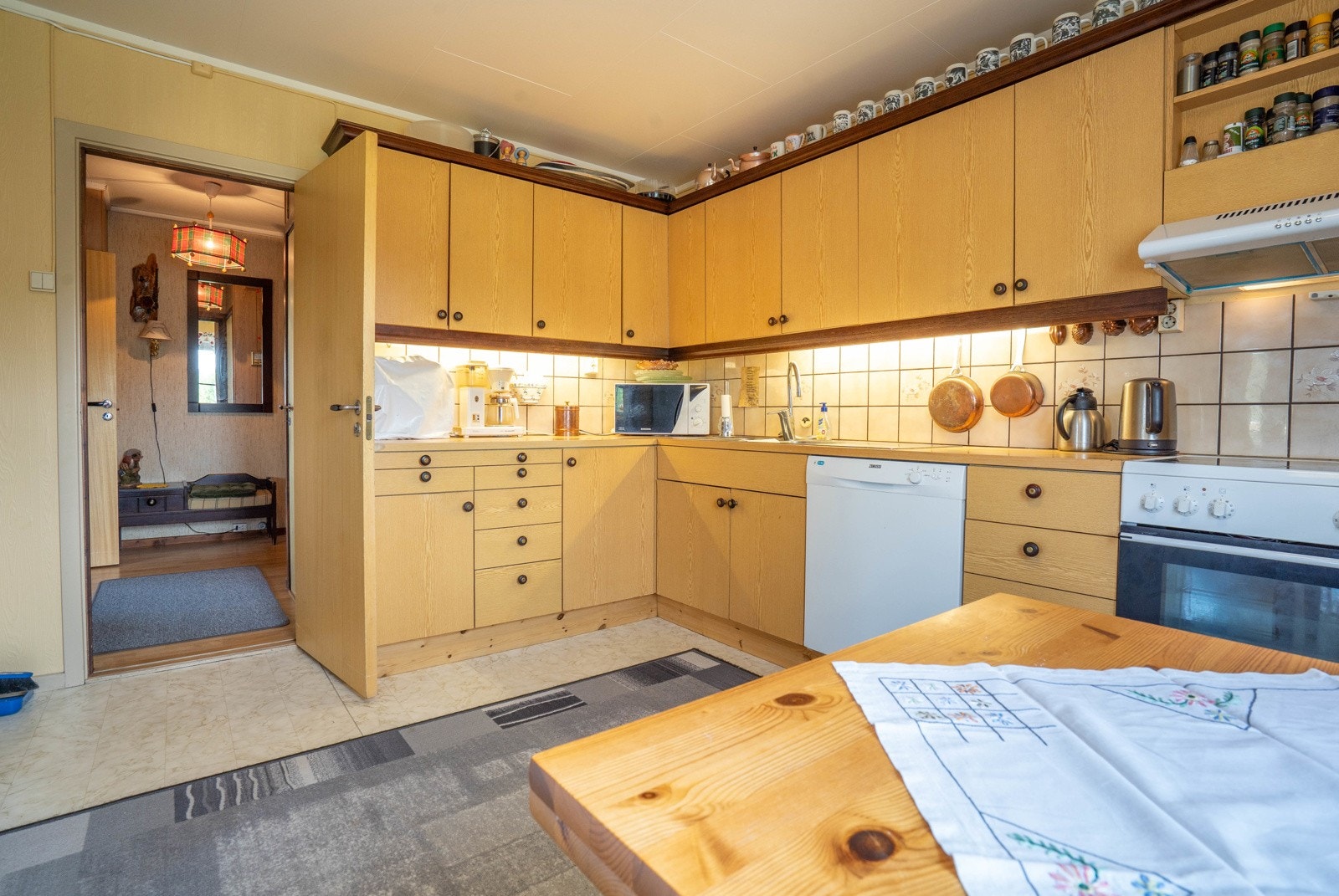 Kjøkkenet sett mot gangsone Galleribilde