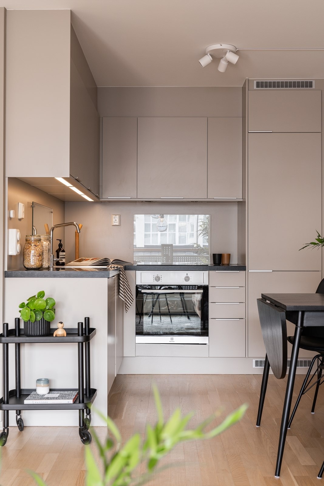 Alle hvitevarer er integrerte og medfølger leiligheten. Galleribilde