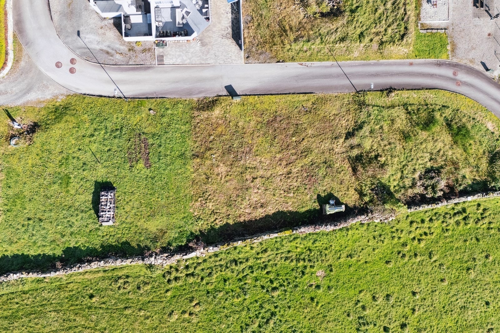 Kjøper plikter ved inngåelse av denne kontrakt å undertegne på skjema Egenerklæring om konsesjonsfrihet" ved erverv av fast eiendom siden tomten er ubebygget. Galleribilde