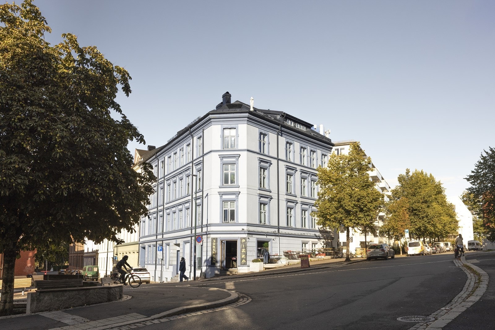 Leiligheten ligger i 4. etasje i en klassisk bygård fra 1904. Galleribilde