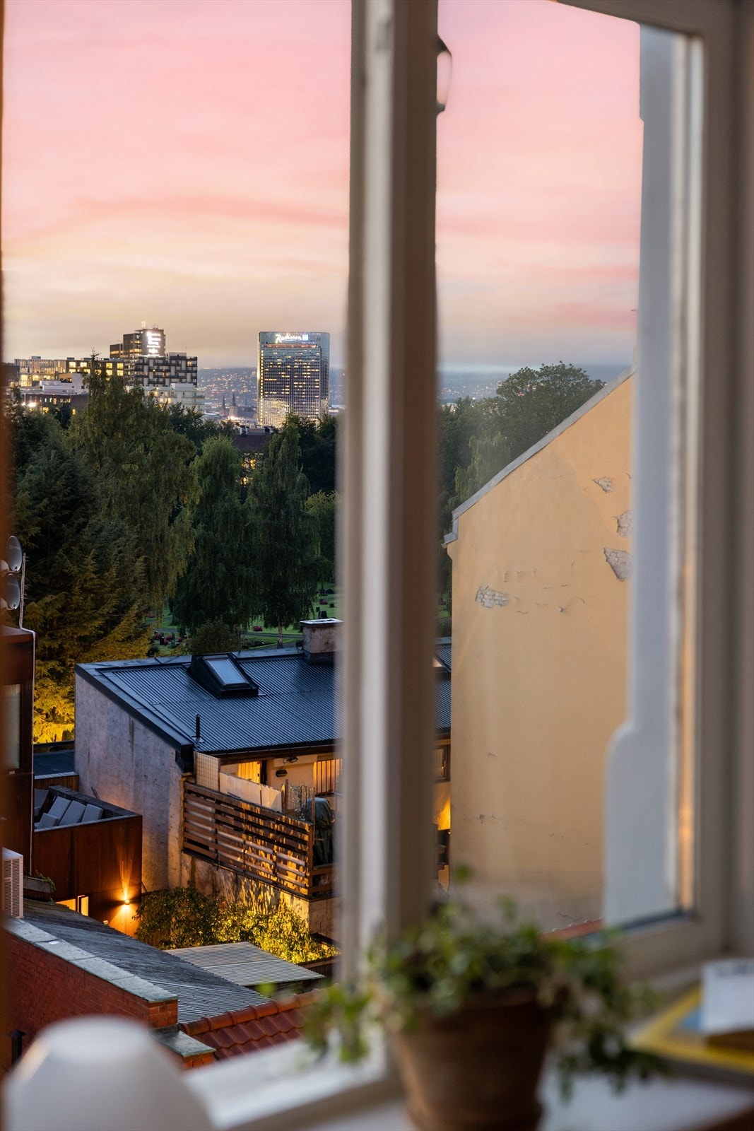 Utsyn som gir en hyggelig stemning uansett årstid og tid på døgnet. Galleribilde