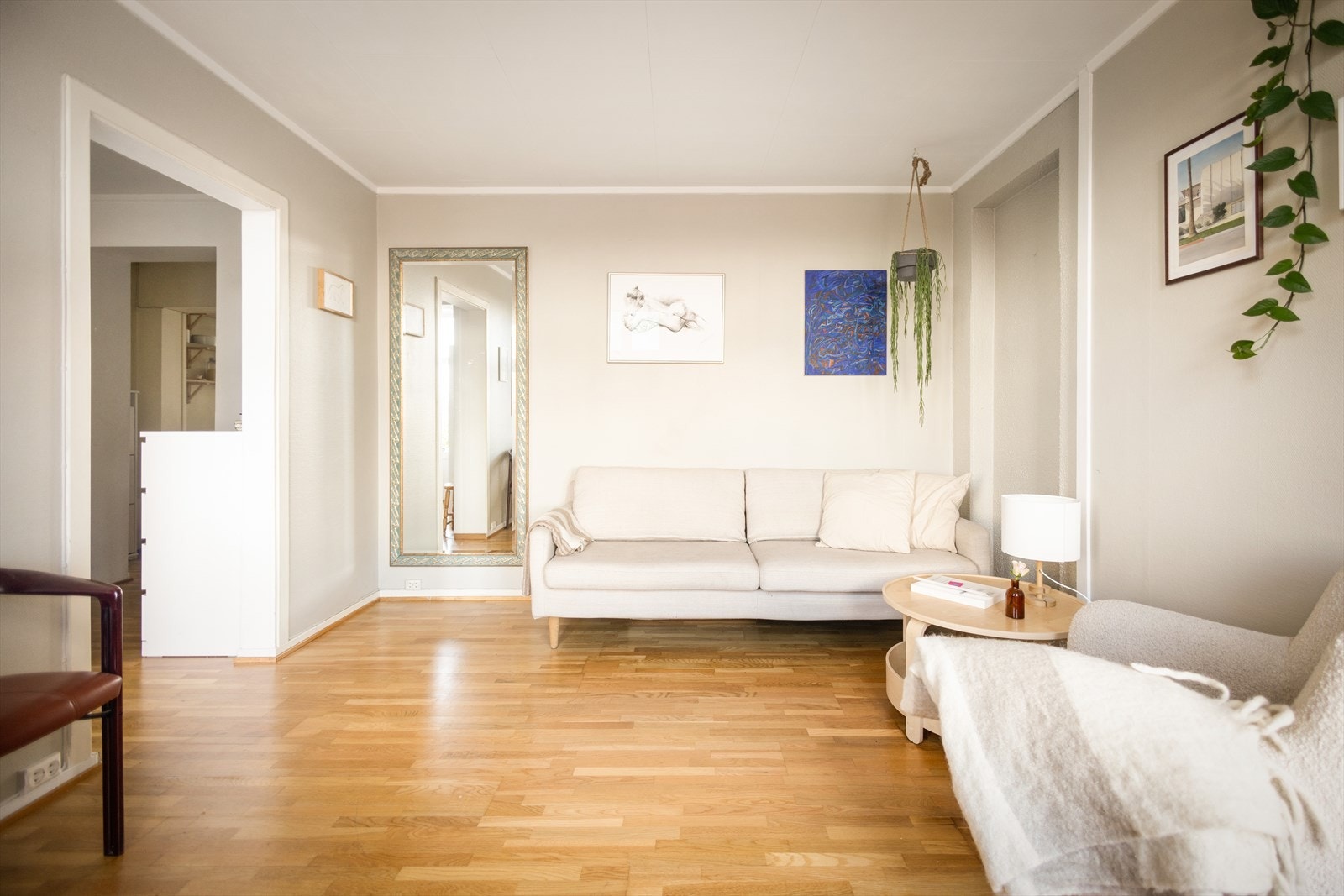 I stuen er det plass til å møblere med en koselig sofakrok med tilhørende møblement. Galleribilde