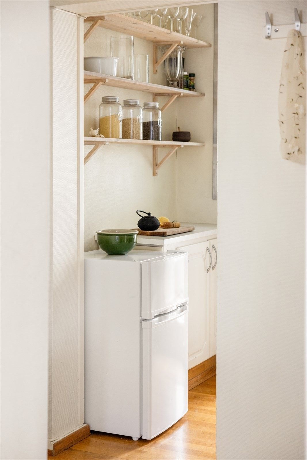 Her får du et kjøkken med stort potensial til å skape din egen stil og innredning. Galleribilde