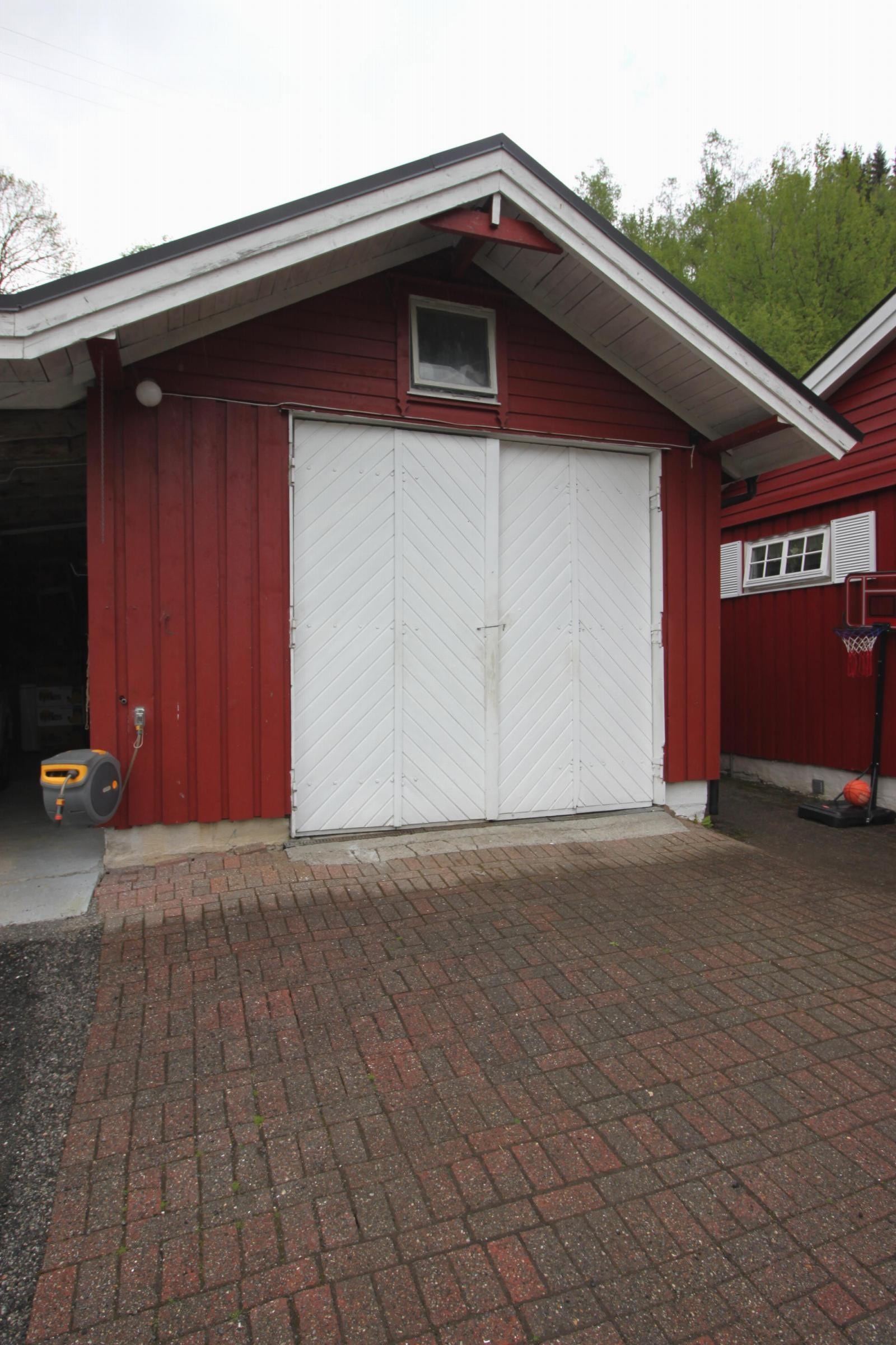 Garasje - delvis bygd på annen eiendom Galleribilde