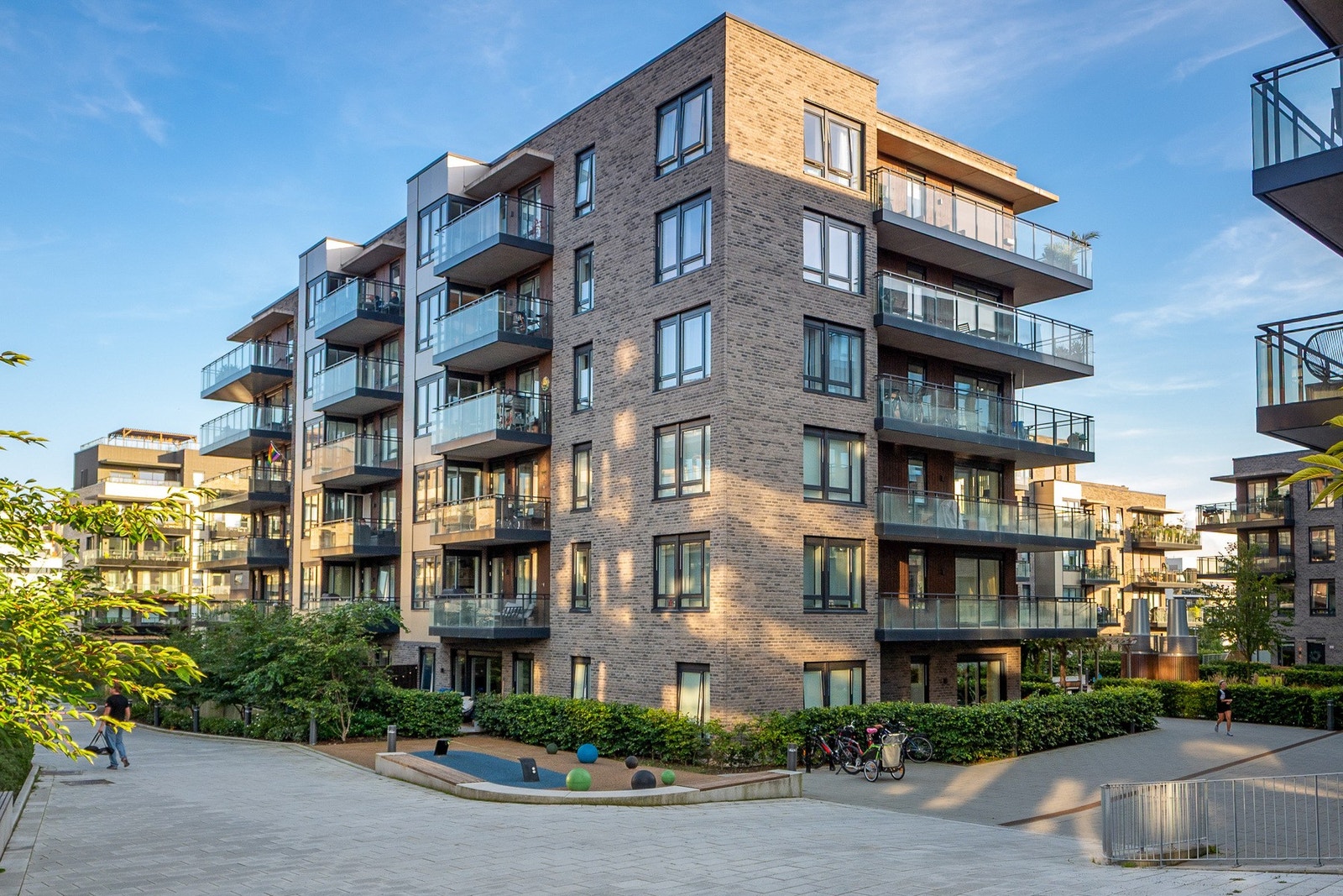 Sameiet består av 317 boligseksjoner og 1 næringsseksjon parkering Galleribilde