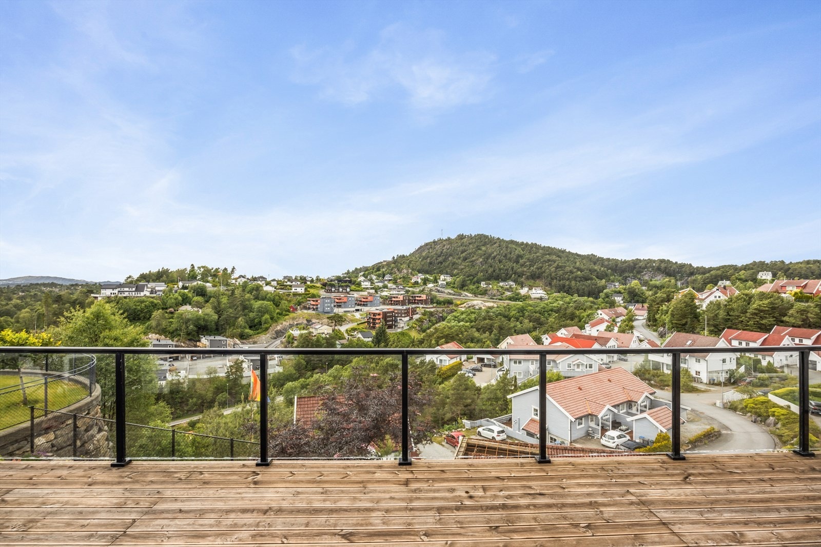 Vestvendt bolig med lang solgang og kveldssol. Galleribilde