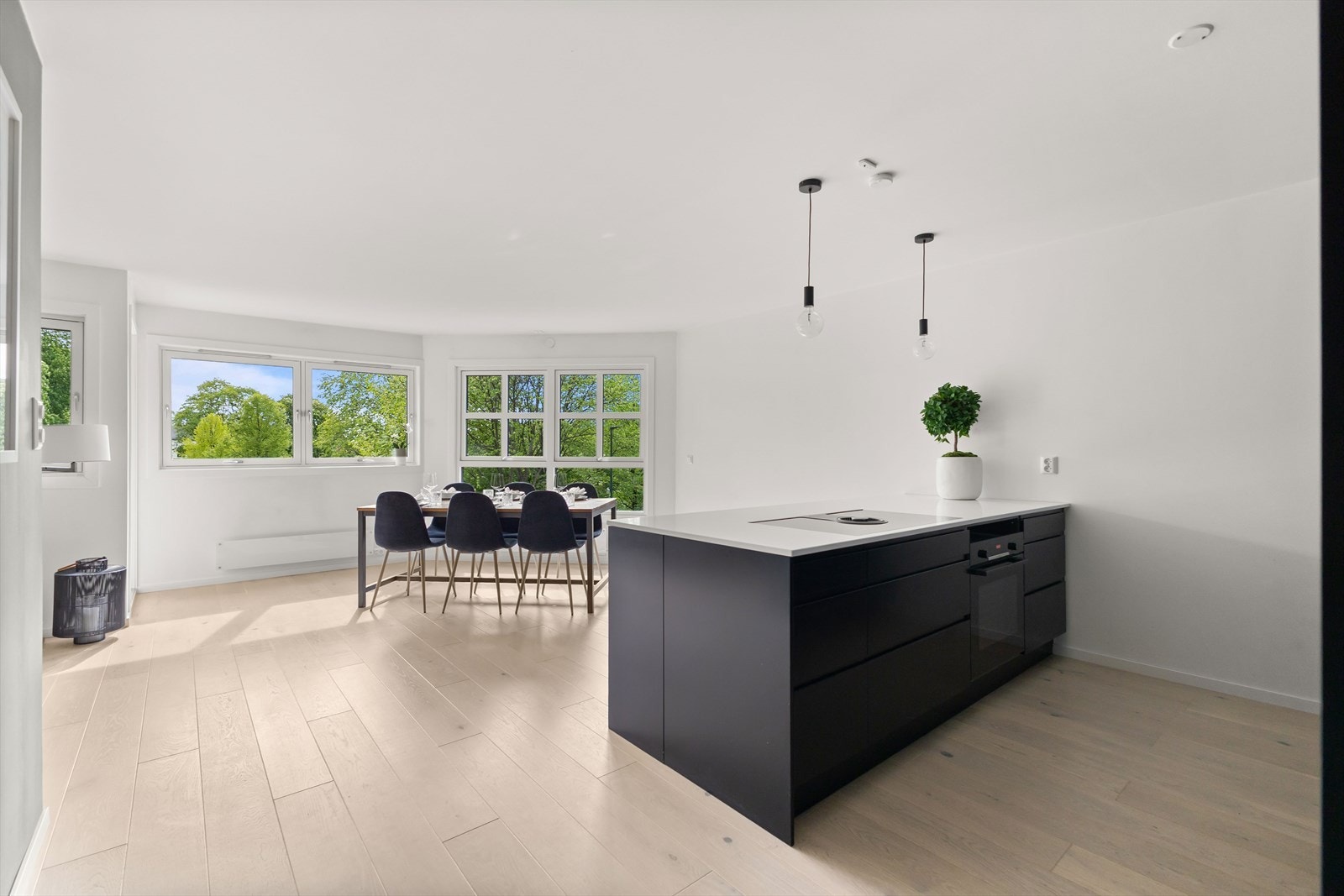 Her bor du attraktivt til med Sofienbergparken som nærmeste nabo Galleribilde