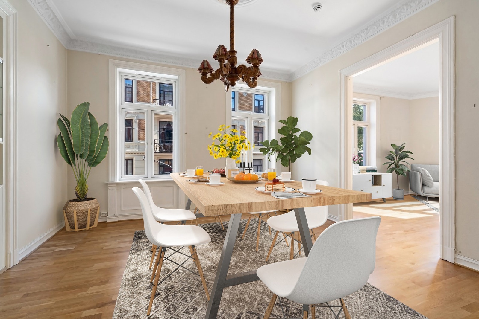 God plass til spisebord hvor en kan dekke opp til hyggelig samling Galleribilde