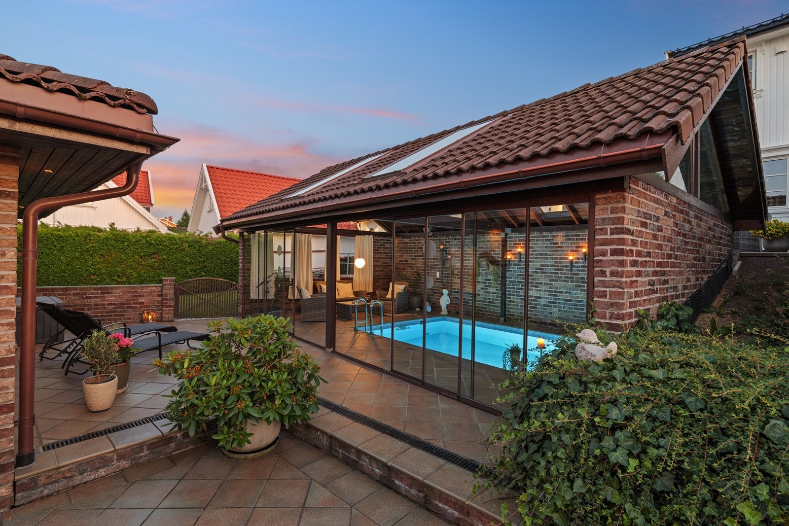 Badehus med stort basseng Galleribilde