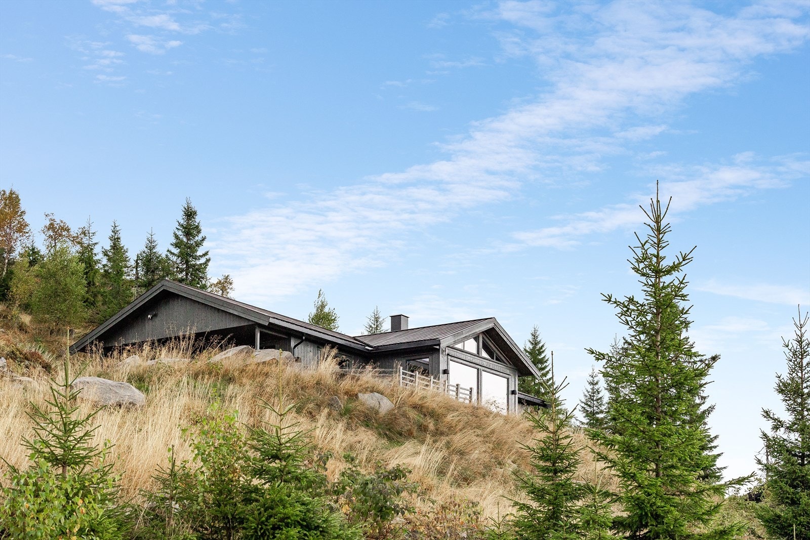 Fra hytta er det kort vei til fine turområder og stier samt langrennsløyper på vinterstid. Galleribilde