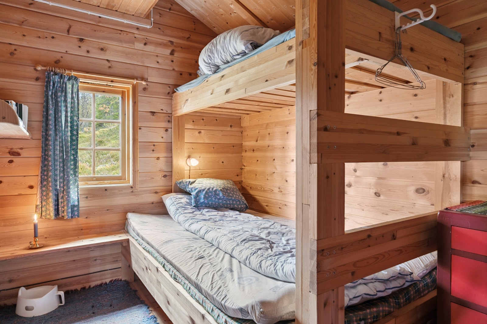 Også dette soverommet har en arealeffektiv løsning med køyeseng. Galleribilde