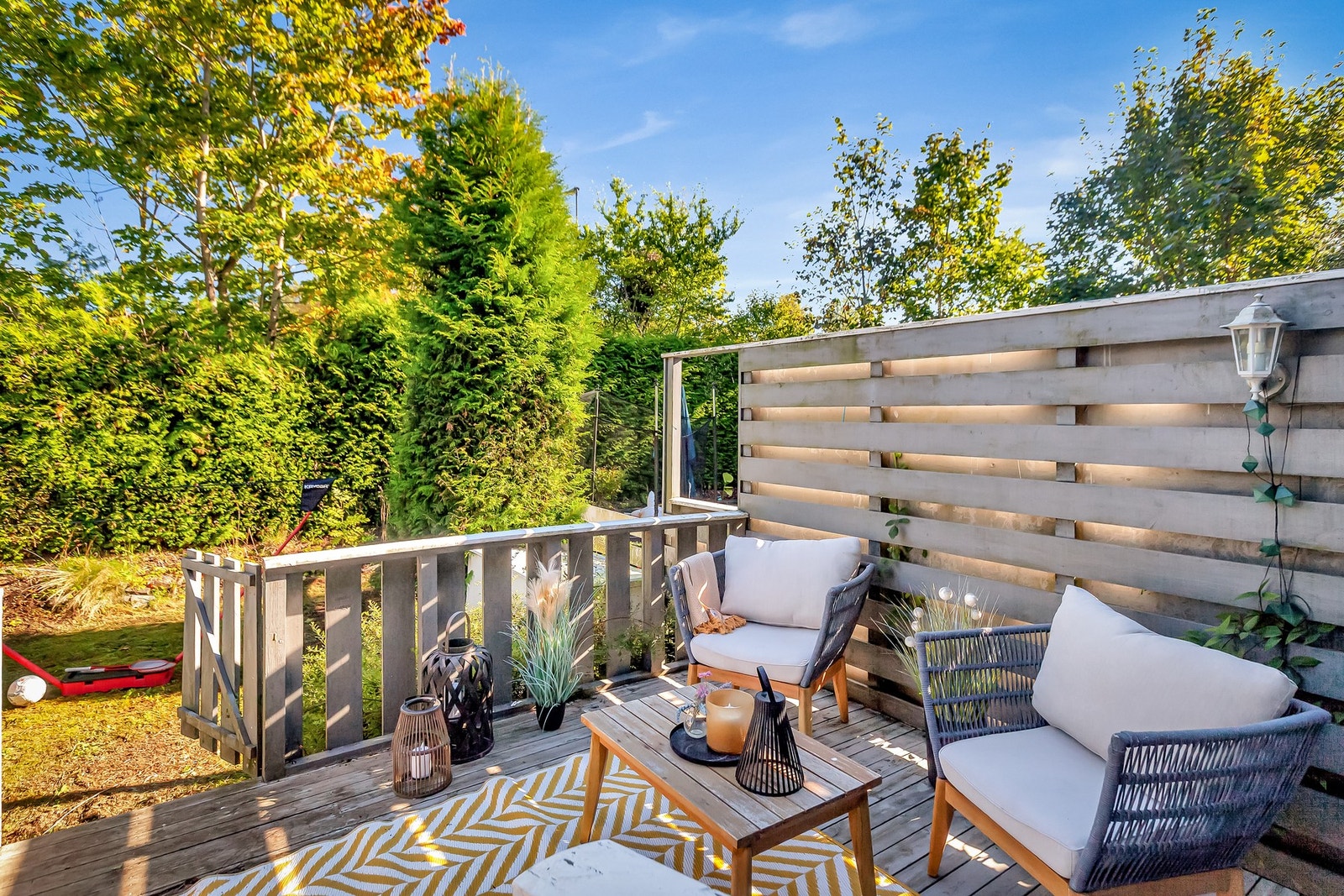 Solrik terrasse på ca. 24 m² - ideell for grilling og sommerdager Galleribilde