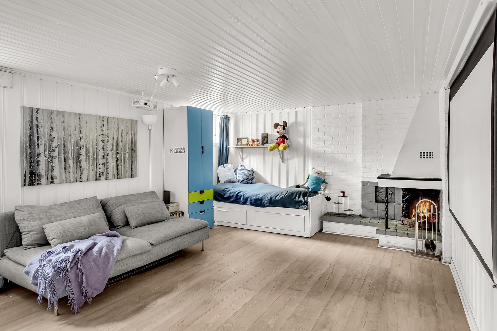 Et fleksibelt rom som kan brukes som tv-stue, lekerom eller ungdomsrom Galleribilde