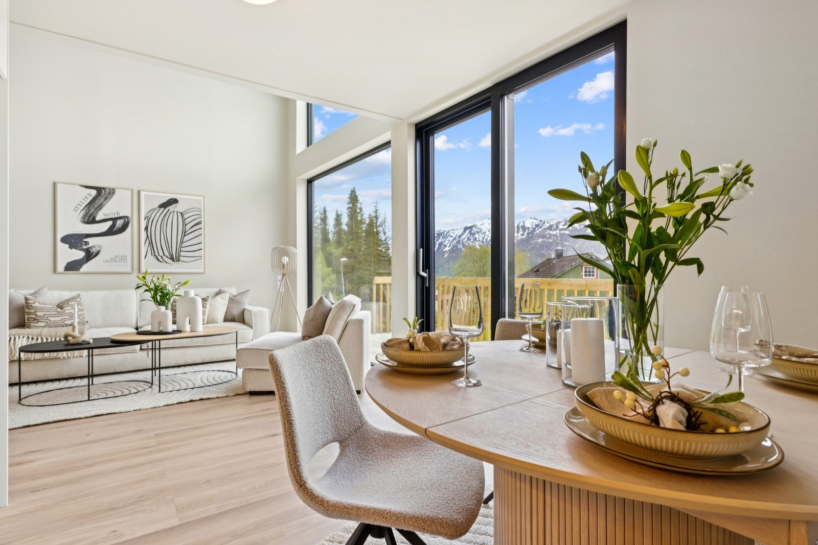 Vi ønsker deg velkommen til dette fine boligprosjektet i øvre del av Kulstadlia. Her fra Ørnevegen 7. Galleribilde