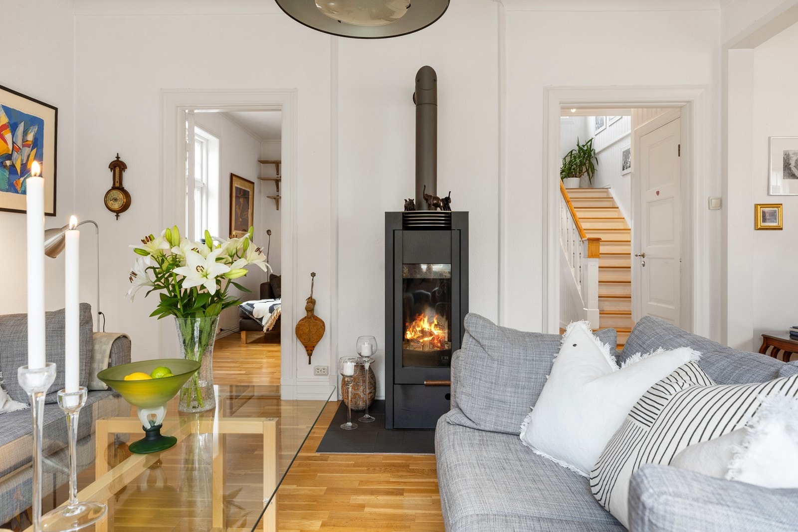 Det er montert en peisovn for lun oppvarming. Galleribilde