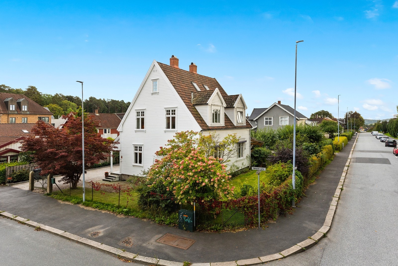 Beplantningen gir en naturlig skjerming mot innsyn og gjør uteområdet mer skjermet og lunt. Galleribilde