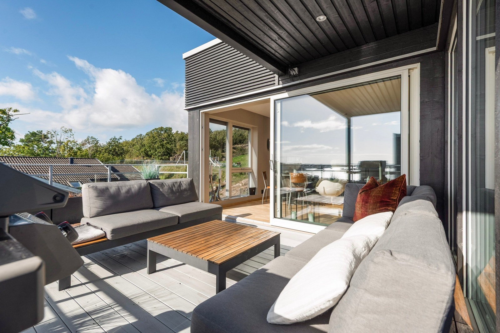 God plass til en koselig sittegruppe - perfekt for både hverdag og hyggelige stunder med gjester Galleribilde