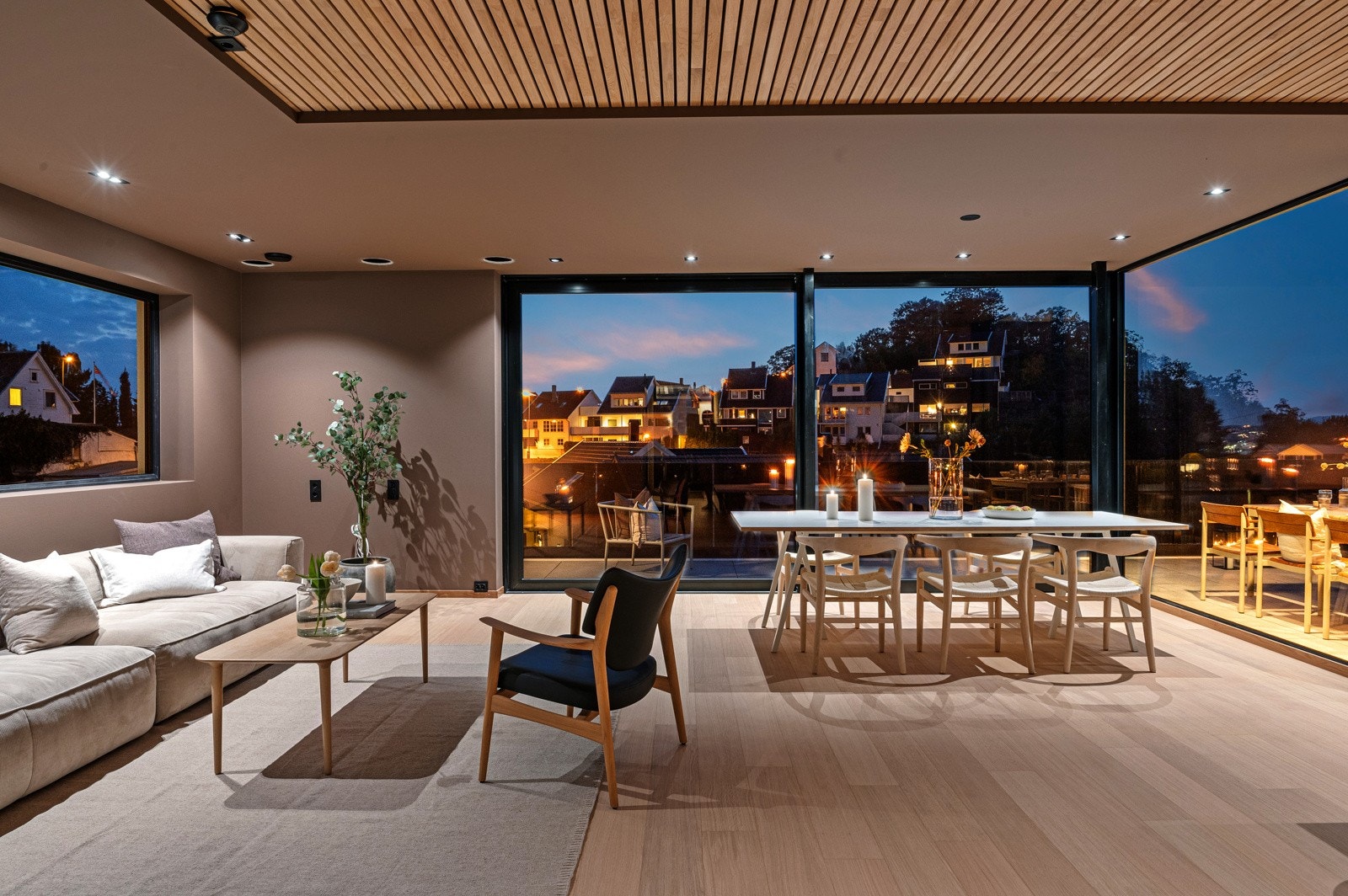 En helt spesiell eiendom med unike kvaliteter både inne som ute. Galleribilde