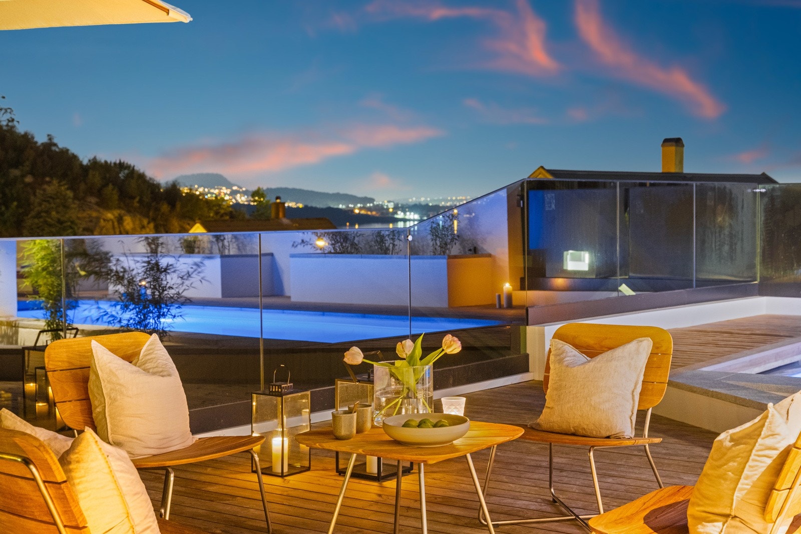 Uteområdet. Galleribilde