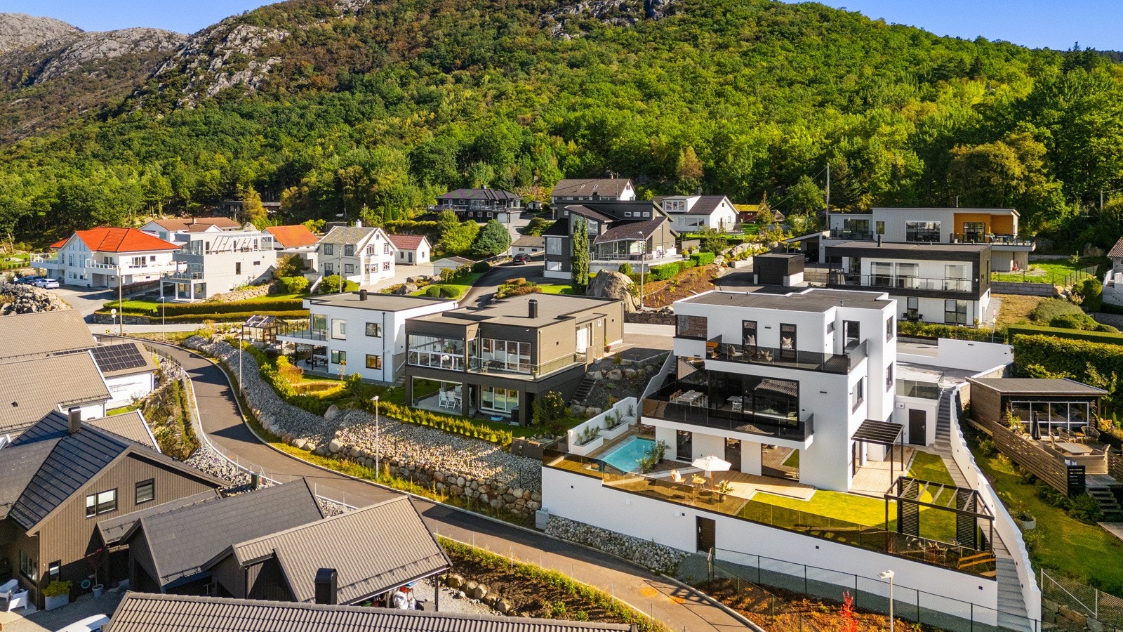 Fra eiendommen har man umiddelbar nærhet til noen av regionens flotteste turområder. Galleribilde