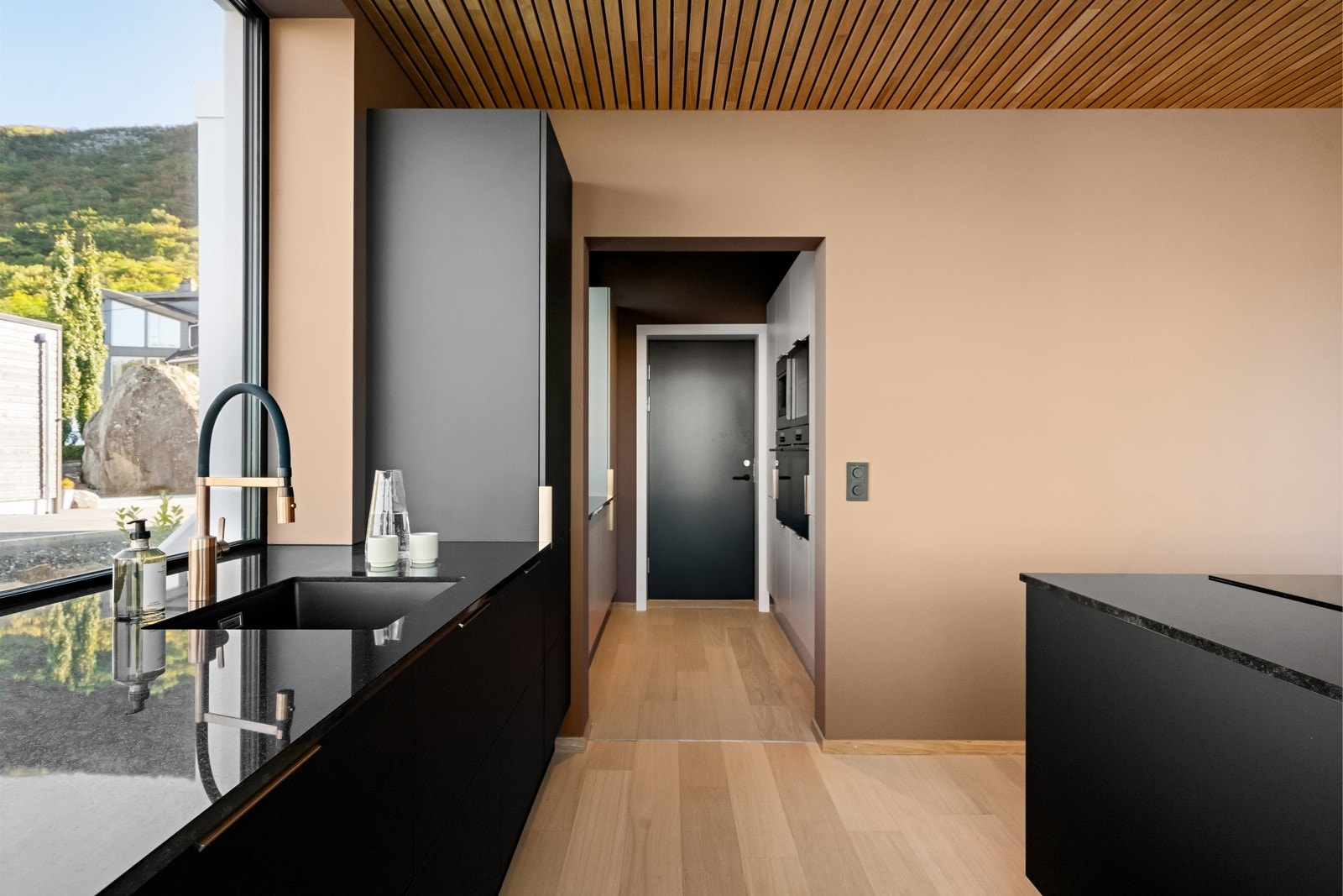 Grovkjøkken i tilknytning til hovedkjøkken. Galleribilde