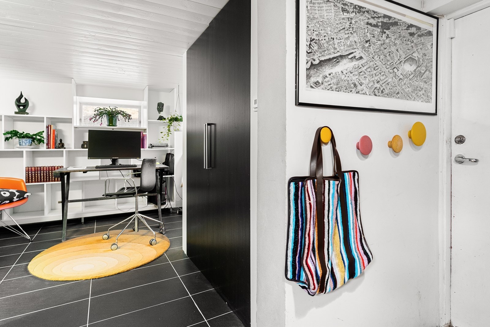 Entrè og gang i underetasjen Galleribilde