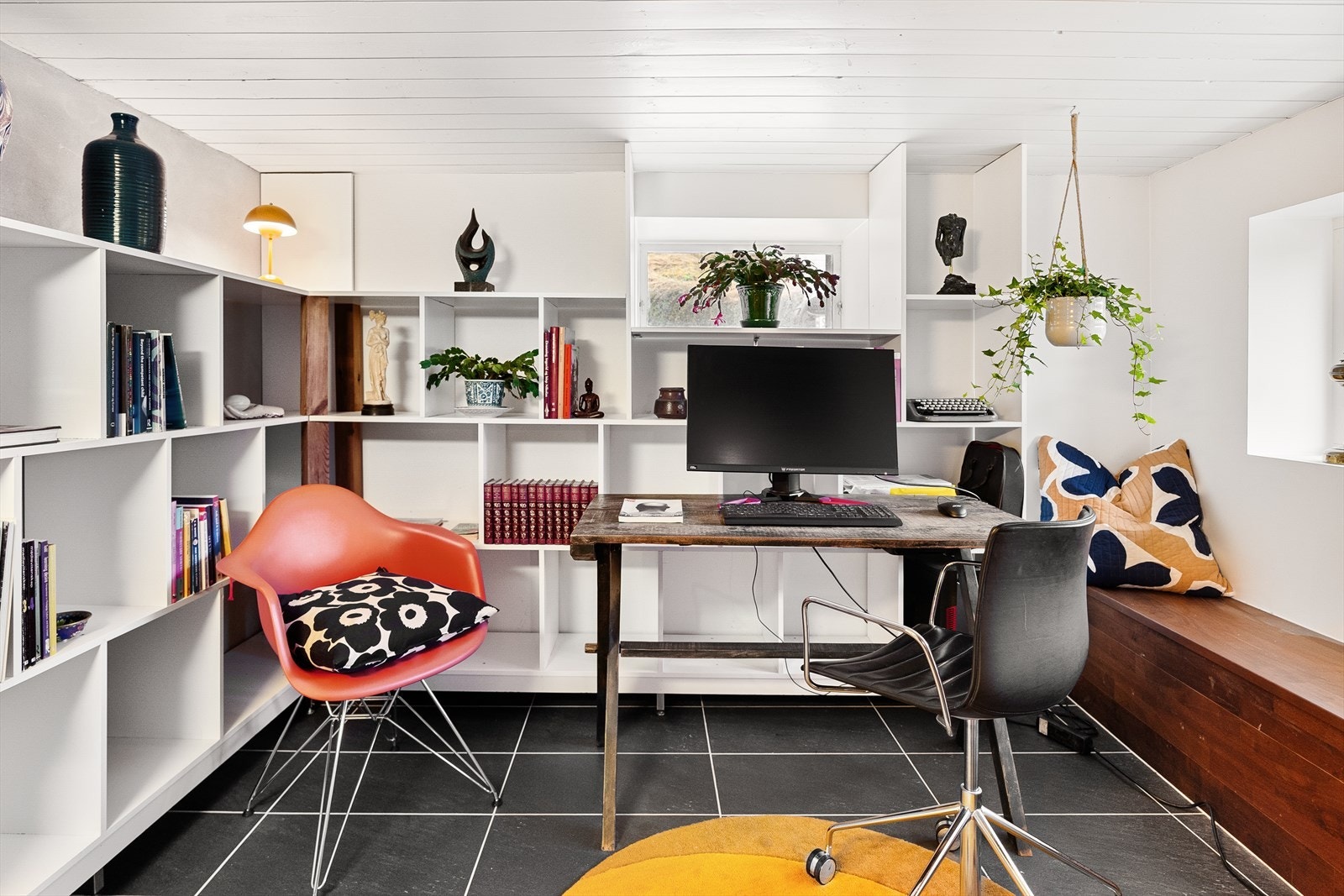 Opplyst gulvvarme i entré, gang og
kjellerstue/kjøkken underetasjen Galleribilde