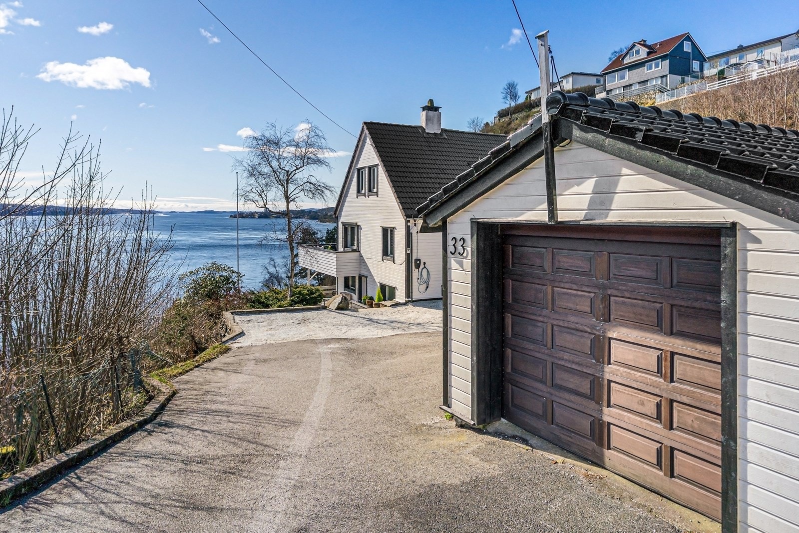 Biloppstillingsplasser på egen eiendom, hvorav en i garasje Galleribilde