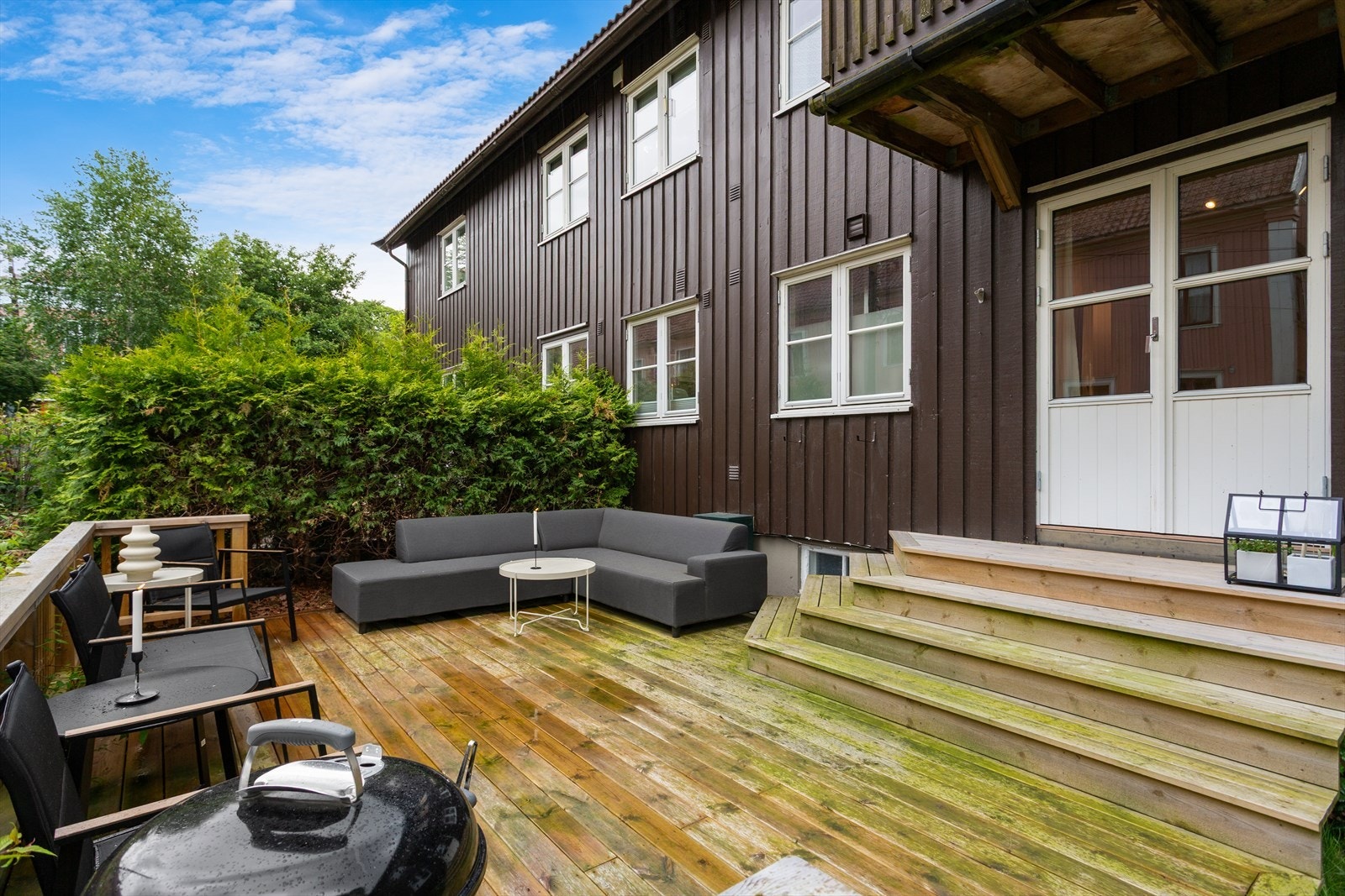 Godt skjermet mot nabo med hekk. Galleribilde