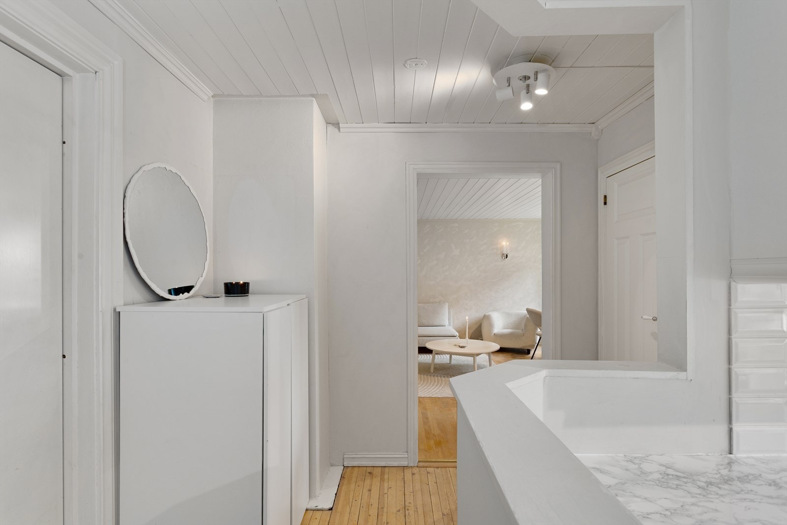 Stig på i en lys og koselig 2-roms leilighet i Storgata 100. Galleribilde