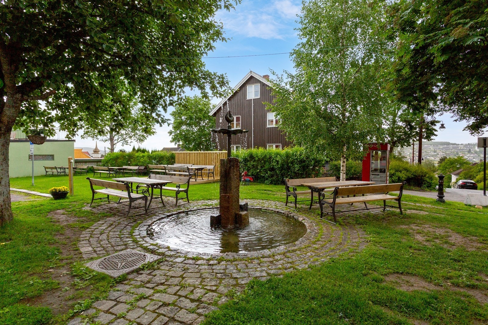 Leiligheten er beliggende ved koselige Herdahlparken. Galleribilde