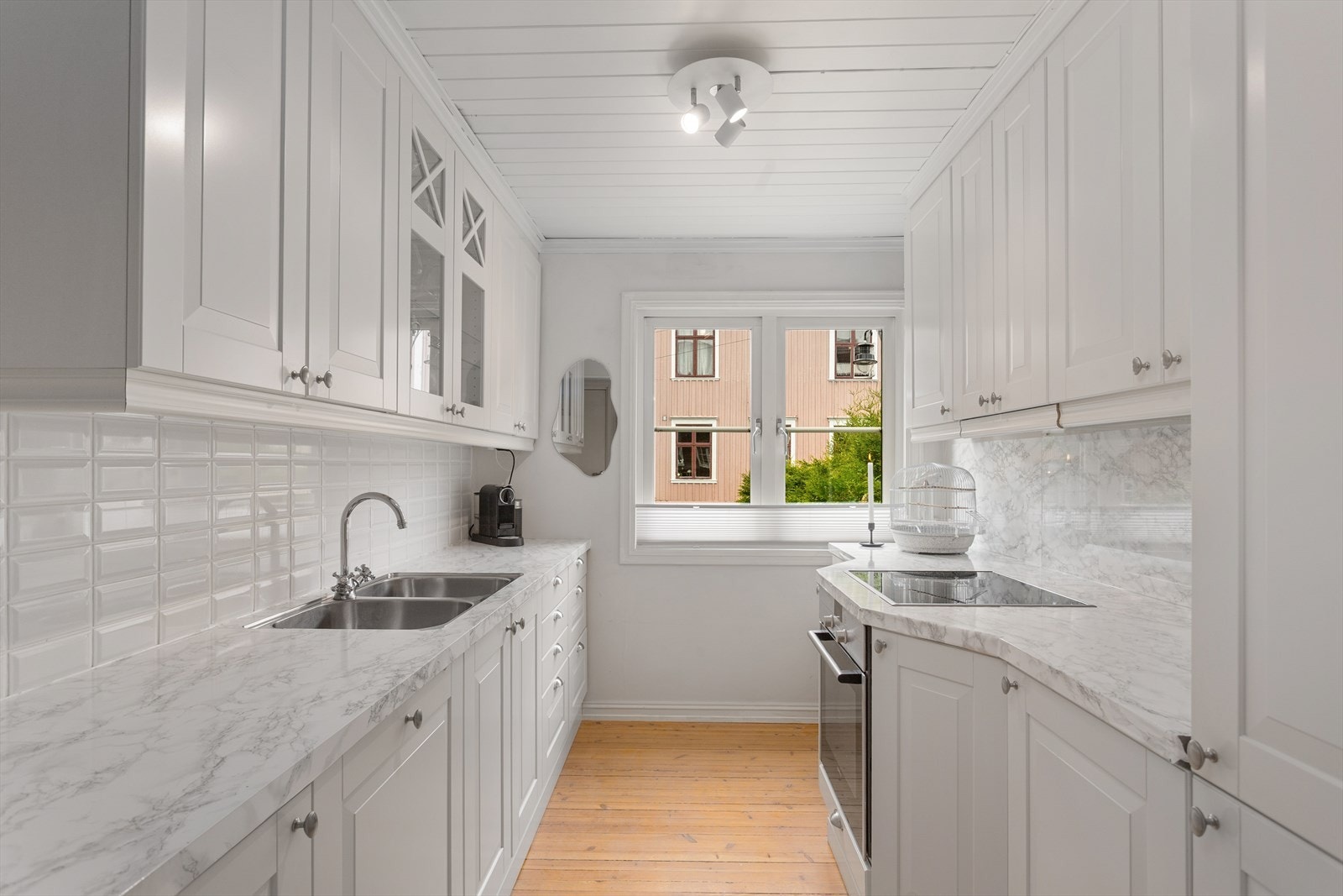 Her er det godt med benkeplass og skapplass. Galleribilde