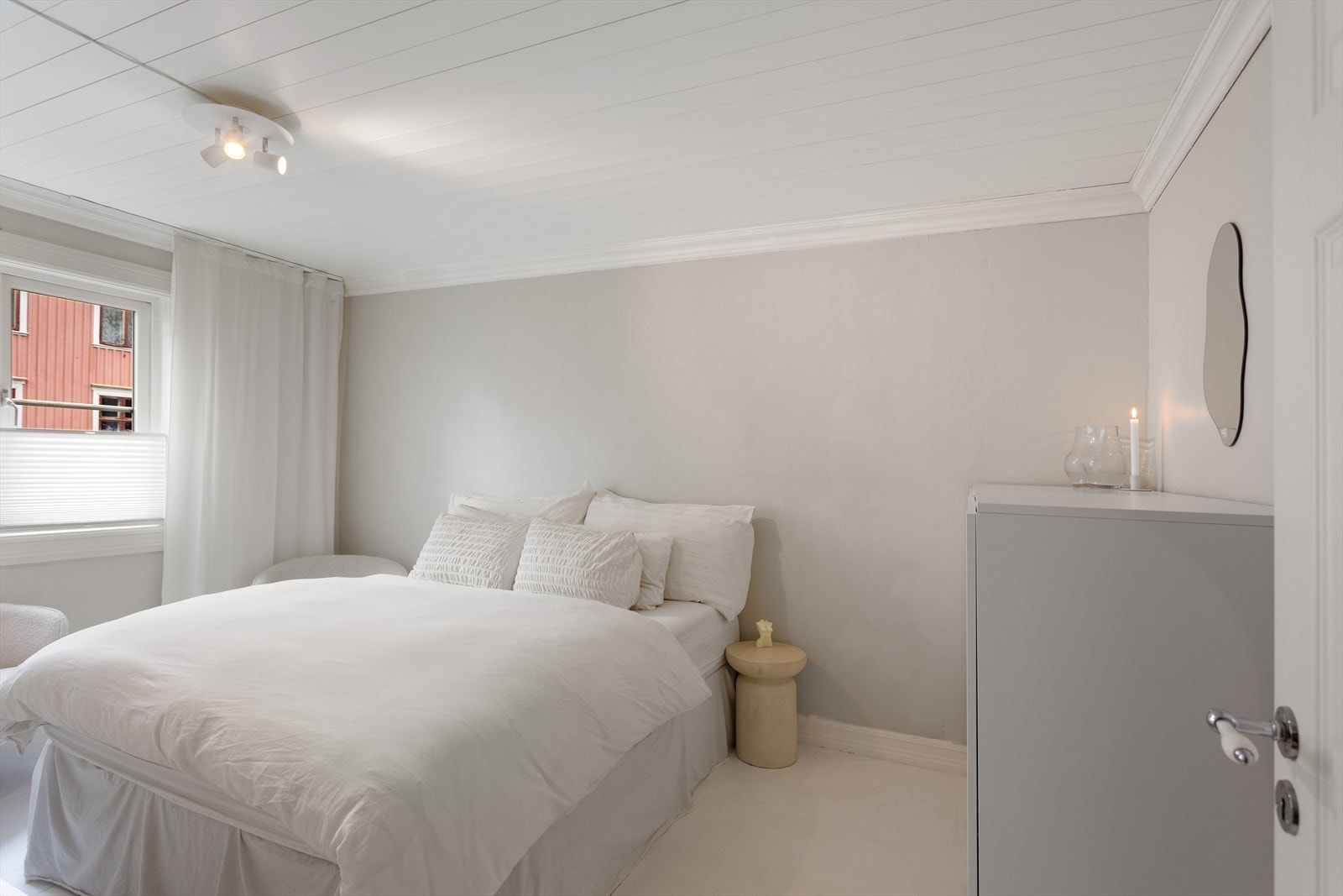 Også her er det lyst og luftig - her kan man sove godt! Galleribilde