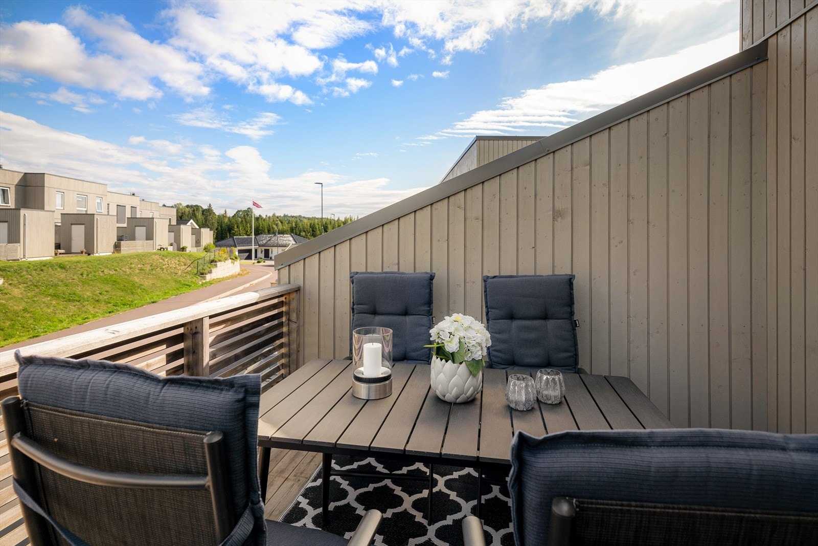 En perfekt uteplass for å nyte kveldssolen og gode middager. Galleribilde