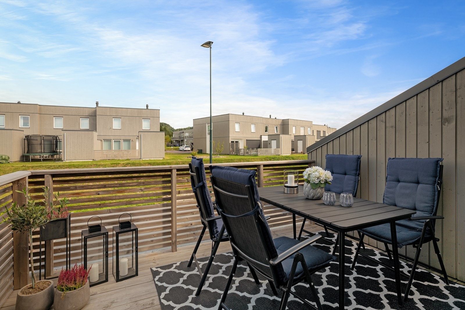 Utgang fra hovedsoverommet til en privat og usjenert veranda på 9,6m². Galleribilde