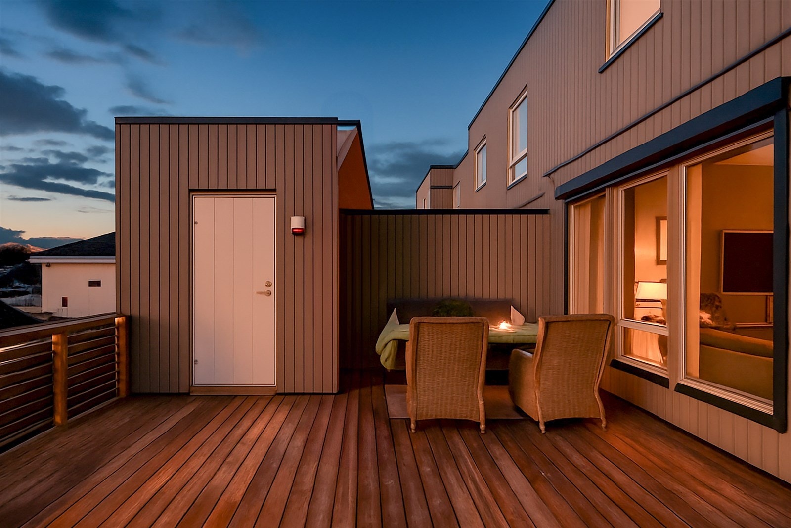 Nyt deilige sommerkvelder på terrassen Galleribilde