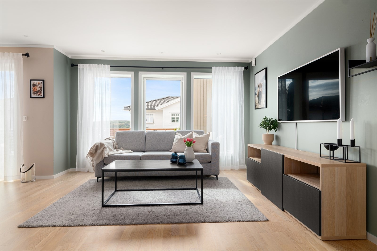 God plass til en romslig sofagruppe for hyggelige kvelder. Galleribilde