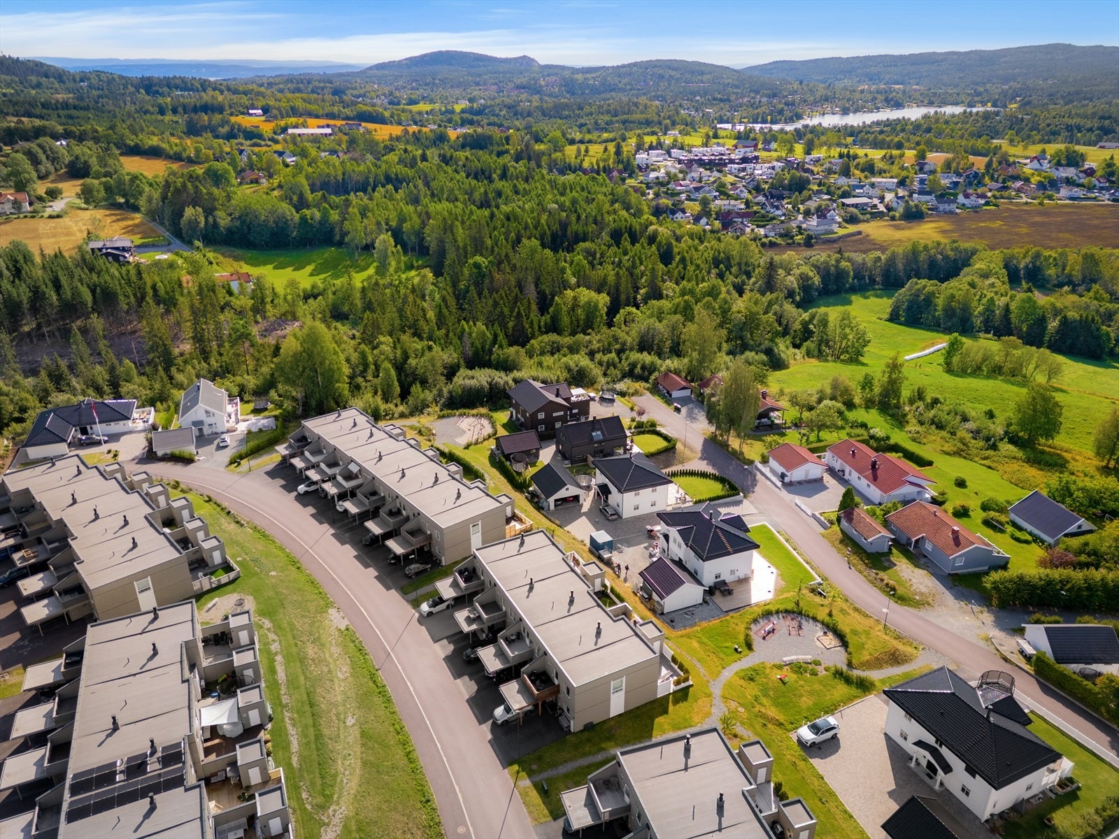 Lierskogen, kåret til Årets friluftslivskommune, byr på et rikt friluftsliv med turstier og bademuligheter. Galleribilde