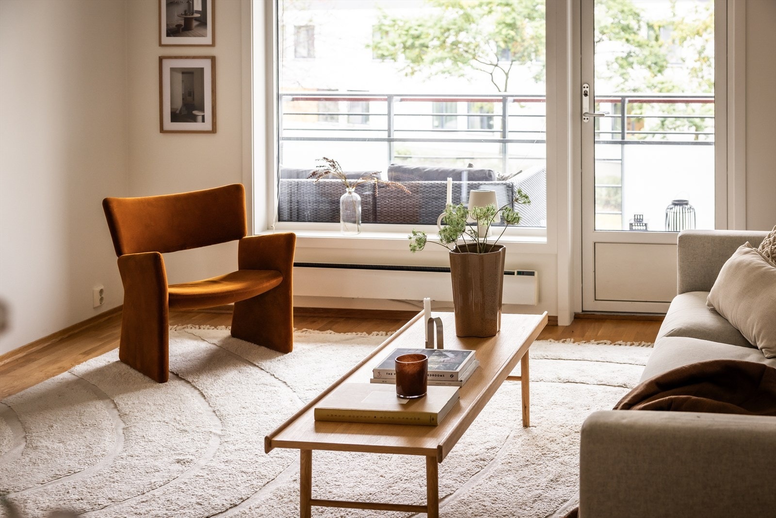 Fra stue er det utgang til en flott balkong Galleribilde