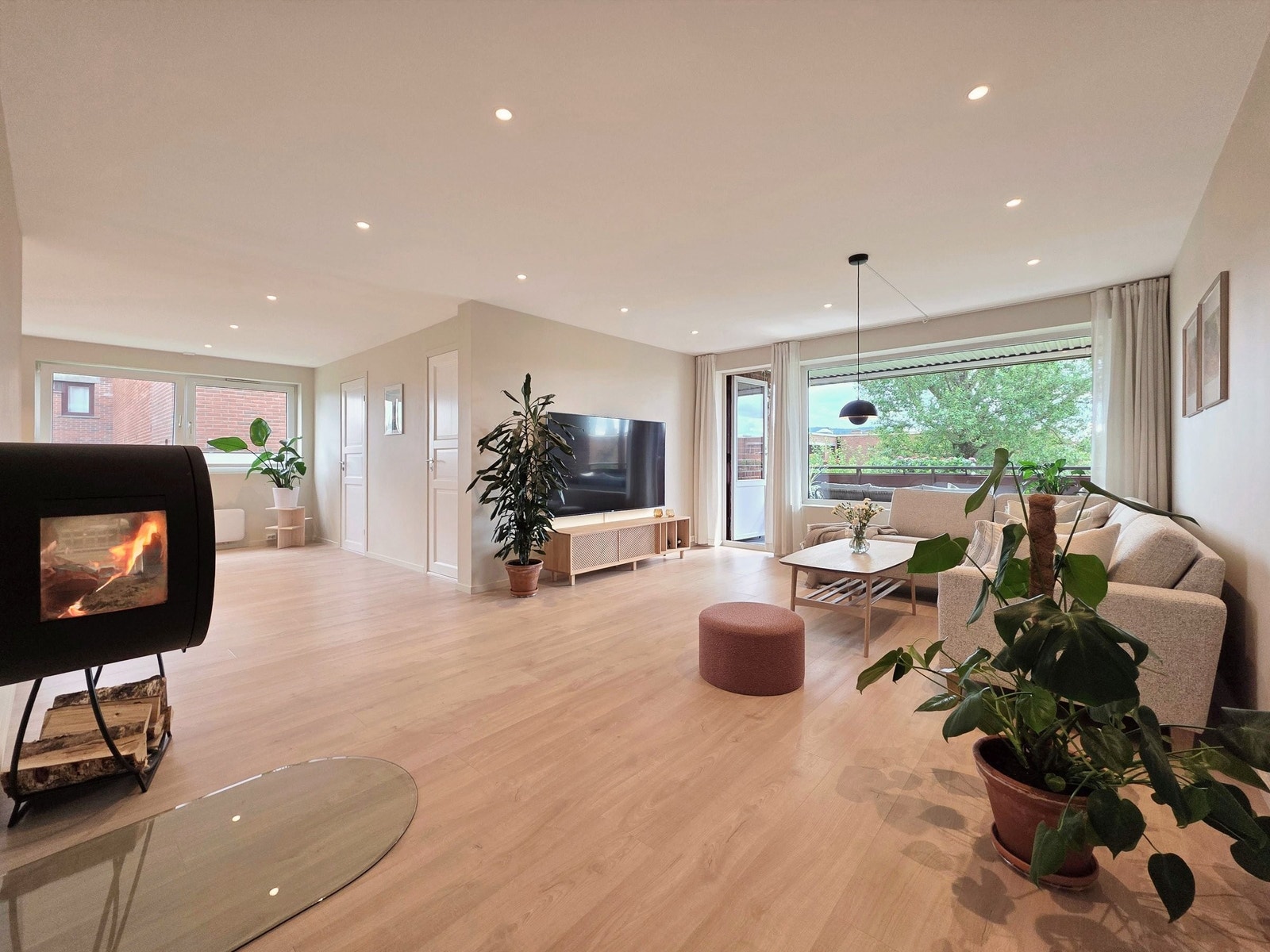 Leiligheten har gjennomgått flere oppgraderinger de siste årene og holder en moderne standard. Galleribilde