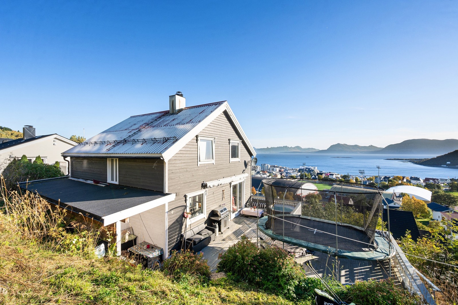 EIE Harstad v/megler Vetle Larsen har gleden av å presentere Audun Raudes gate 13! Foto: Patty Thorbergsen Galleribilde