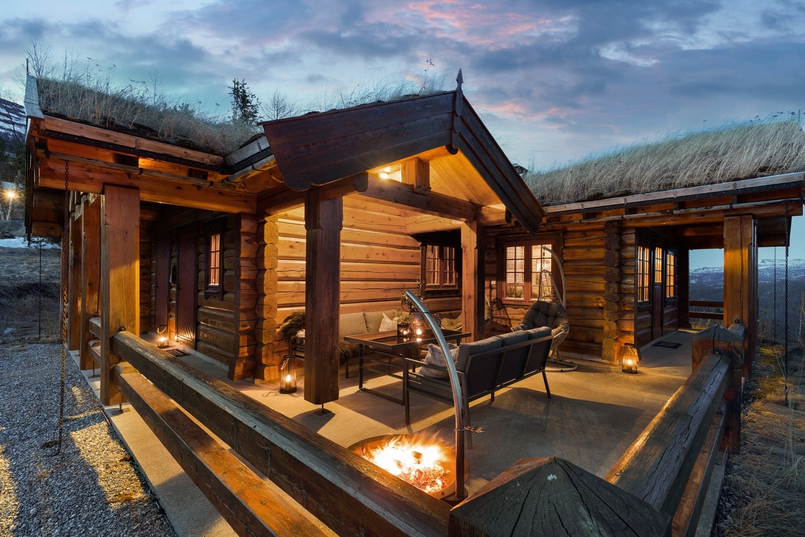 Fritidsboligen er omkranset av fantastisk natur og attraktive turområder året rundt. I umiddelbar nærhet finner du Oppdal Skisenter, kjent for sine flotte slalomløyper. Galleribilde