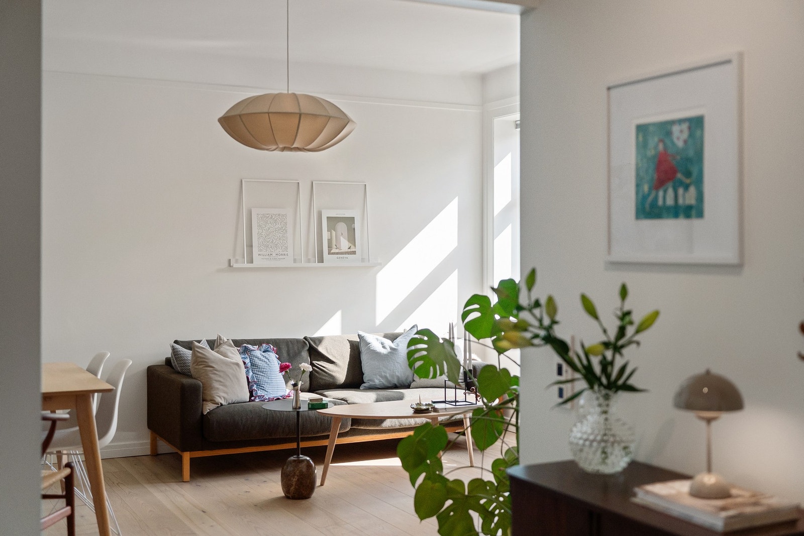 Det er en svært lys og stilren 2-roms med attraktiv beliggenhet på Torshov, i Frankrikegården. Galleribilde